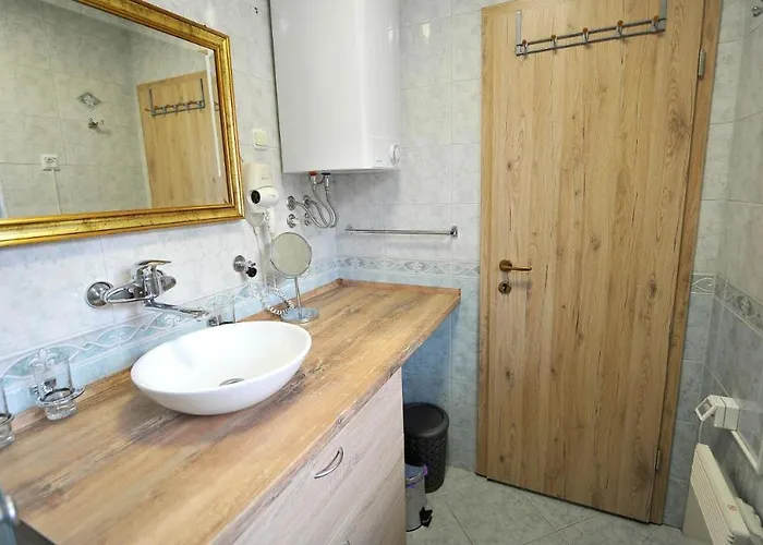 Aparthouse Supreme With Terme Catez Swimming Pools Tickets كاتيز أوب سافي